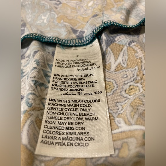 Chico’s Women’s Hi-Low Paisley Tunic. Chico’s Size 2 Equates to Size L/12 - Picture 10 of 10